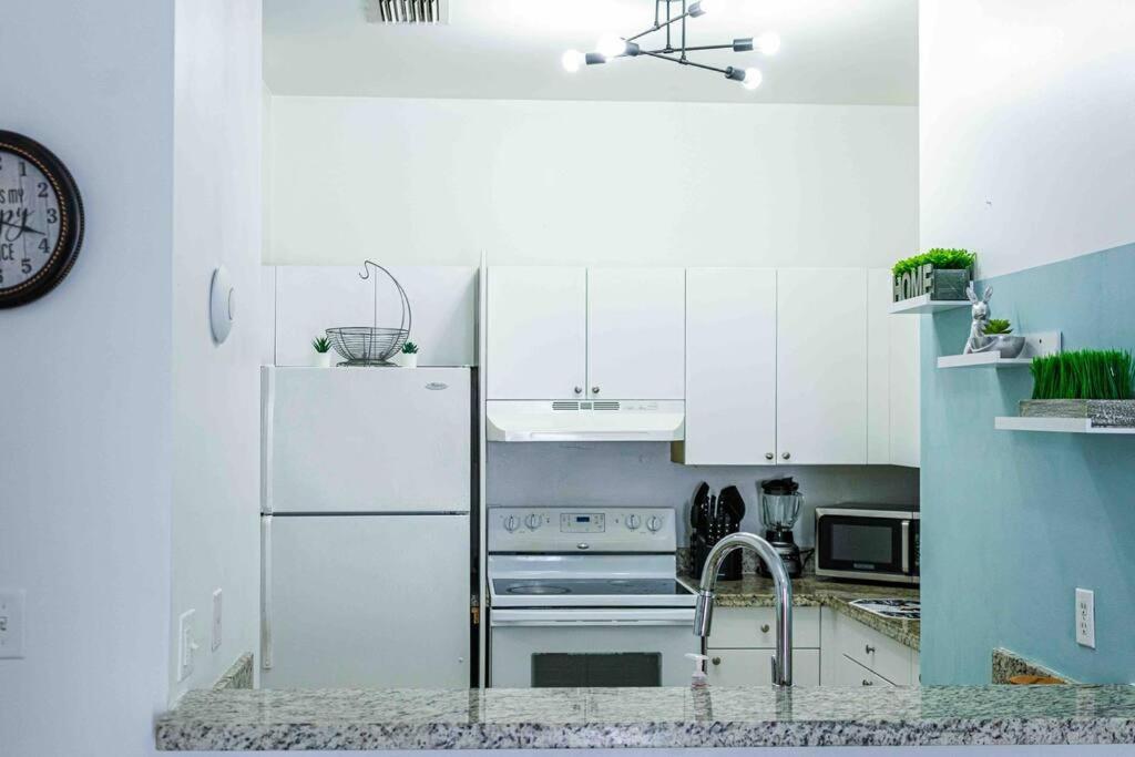 Newly Renovated Condo 5 Min From Airport Miami Buitenkant foto