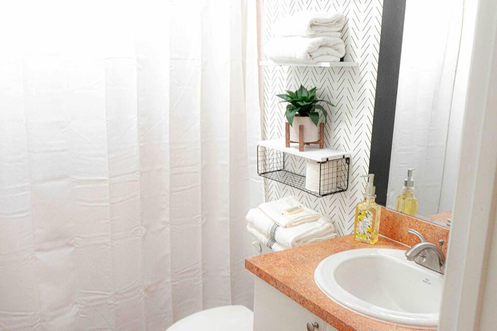 Newly Renovated Condo 5 Min From Airport Miami Buitenkant foto