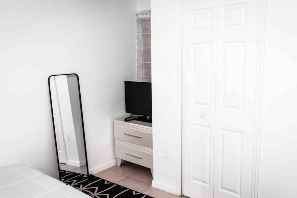 Newly Renovated Condo 5 Min From Airport Miami Buitenkant foto