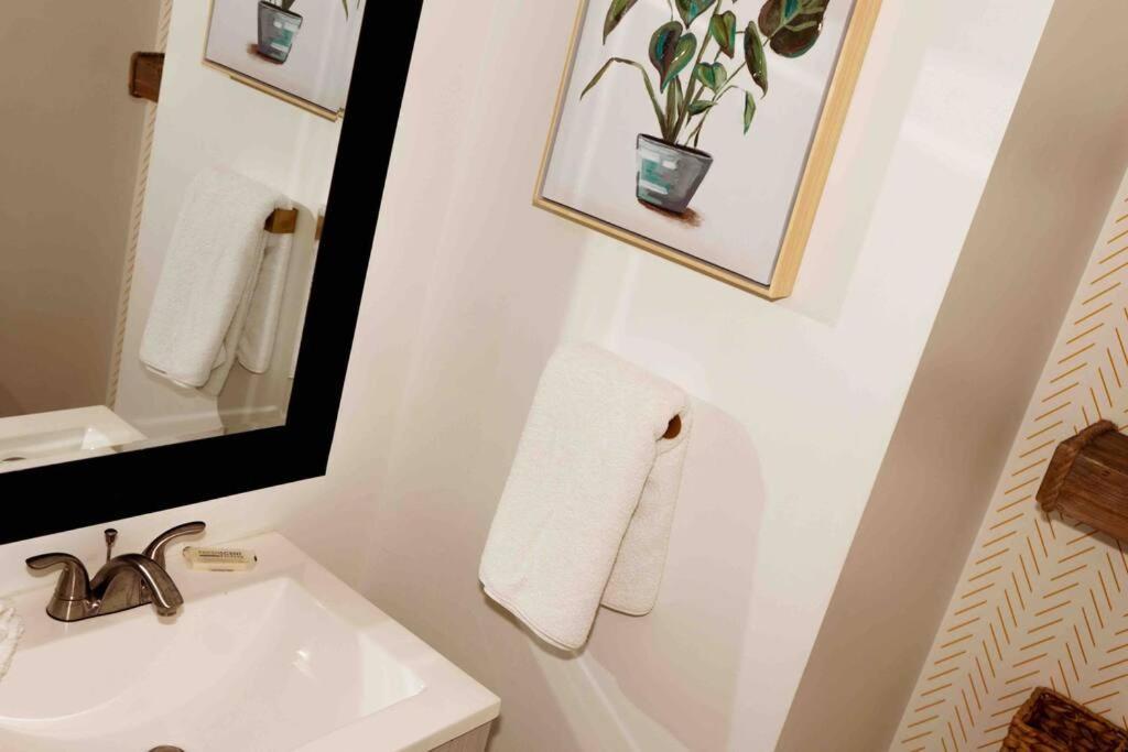 Newly Renovated Condo 5 Min From Airport Miami Buitenkant foto