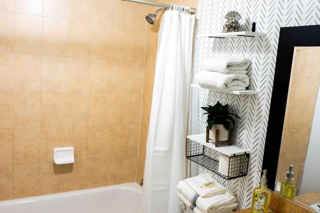 Newly Renovated Condo 5 Min From Airport Miami Buitenkant foto